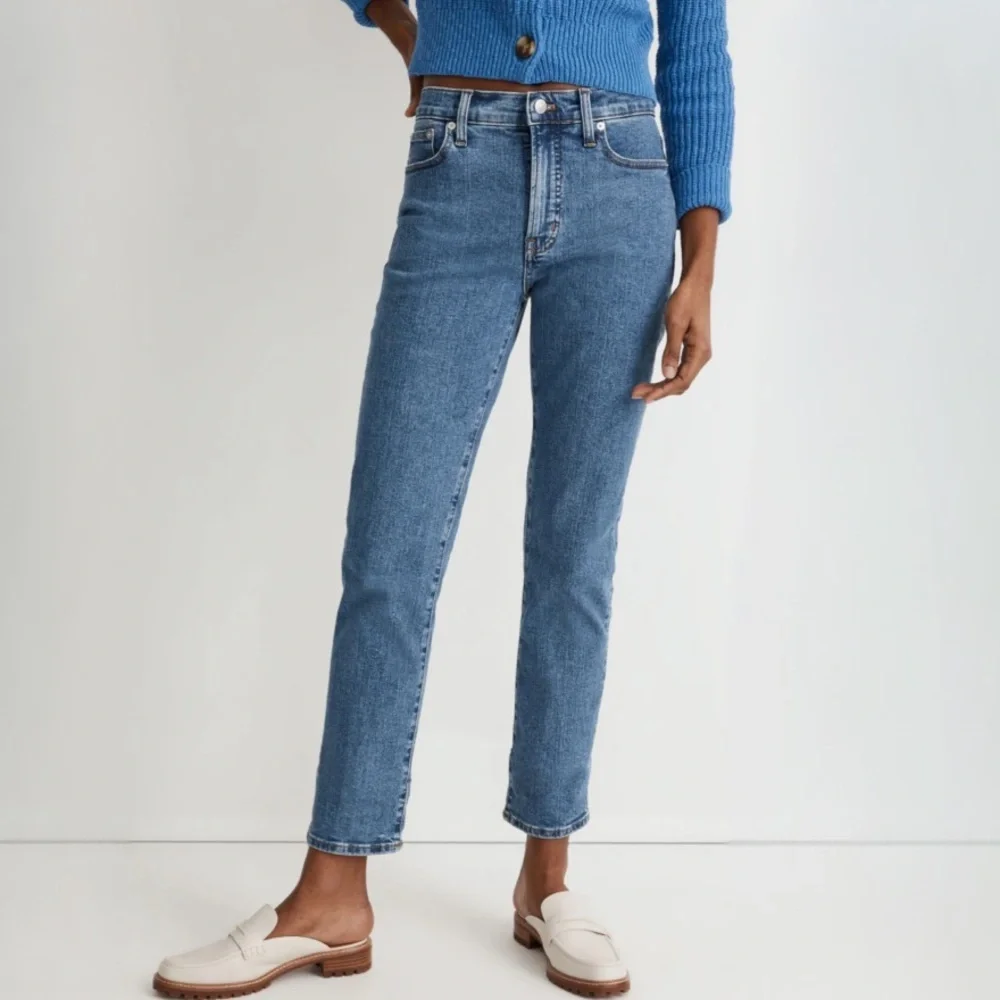 Madewell The Petite Mid-Rise Perfect Vintage Jeans in Knowland Wash - Picture 2 of 8